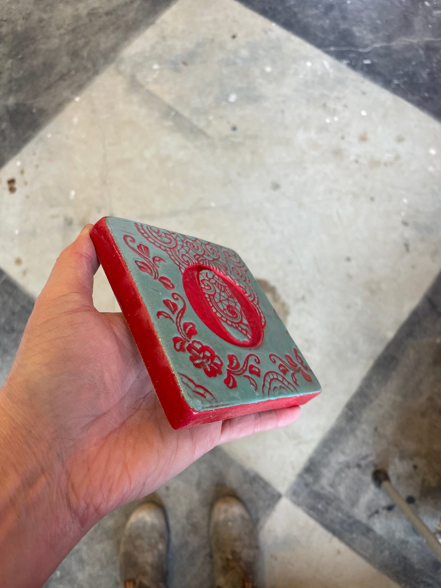 Letter O ceramic tile