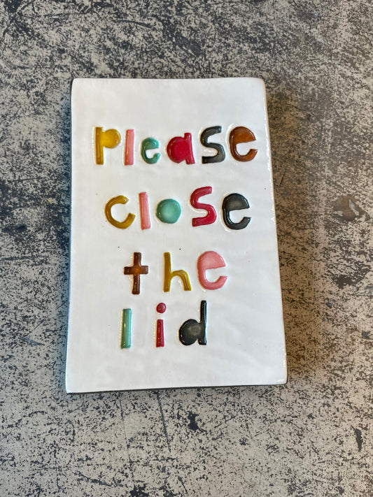 Please Close the Lid Tile