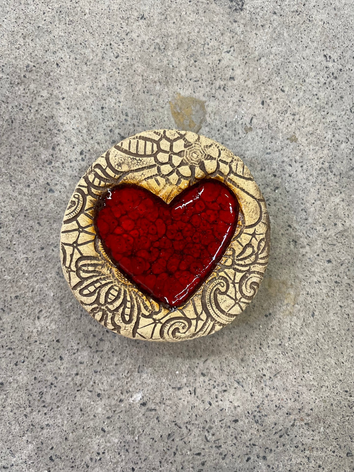 ceramic brown lace heart pebble