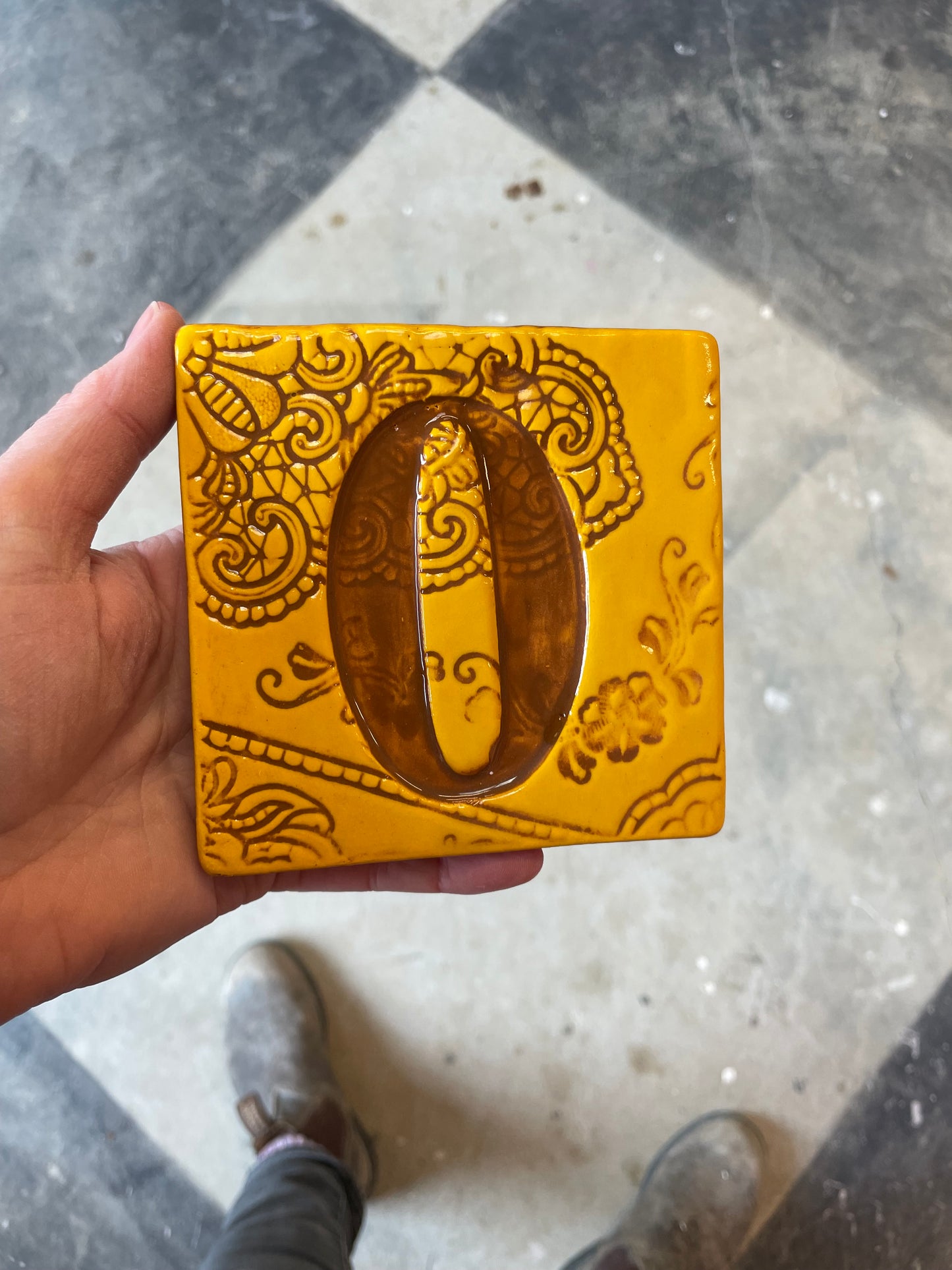 Number 0 ceramic tile