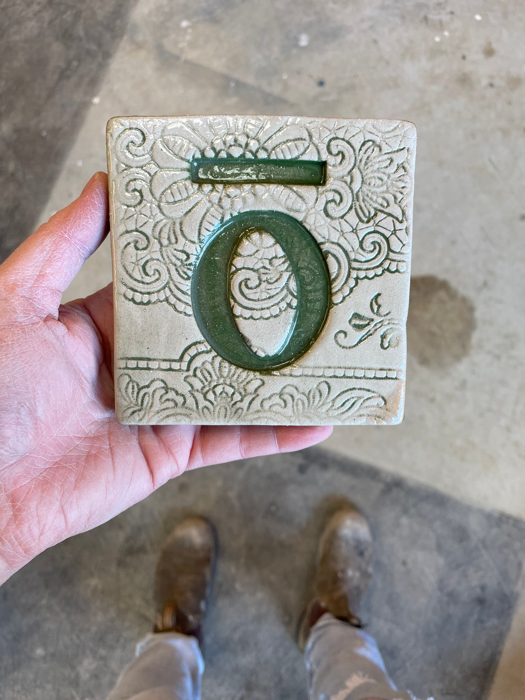 Letter O with tohutō ceramic tile