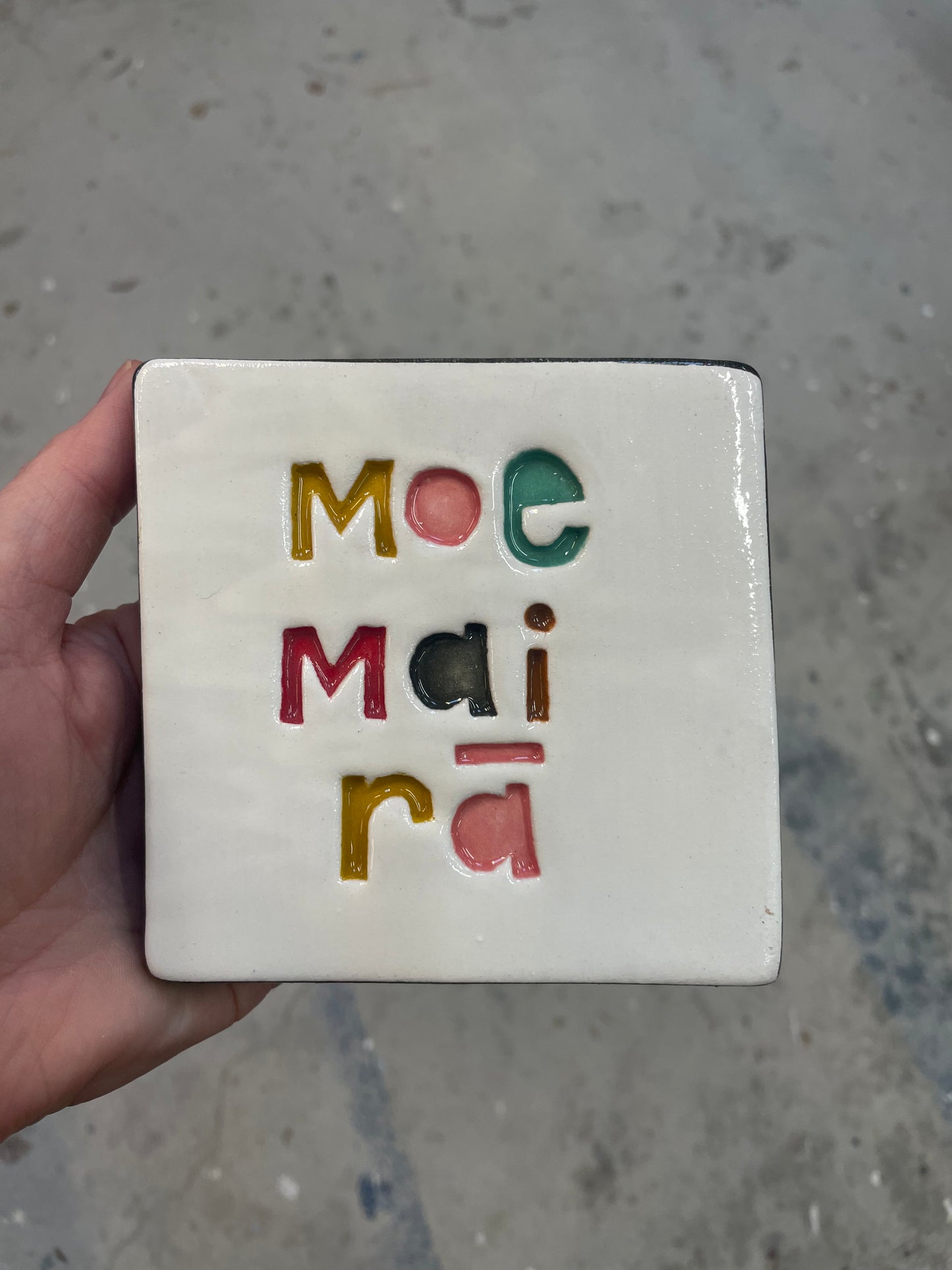 Moi mai rā ceramic tile